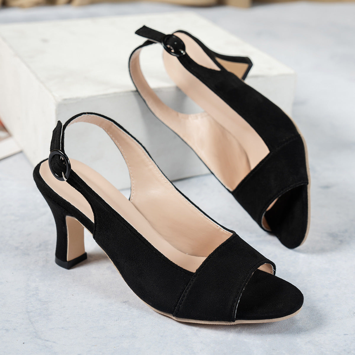 Sapatos de salto alto com bico fino e salto agulha para primavera e verão