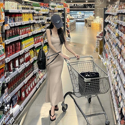 Vestido elástico feminino sem mangas com ombro vazado